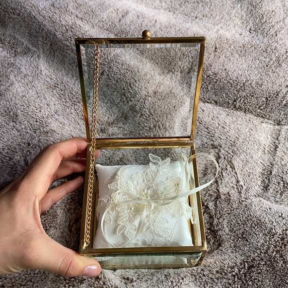 Gorgeous glass wedding ring box lace ring pillow - Picture 5 of 6
